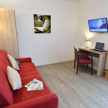 Hotel And Golf Bassins A Flot Bordeaux