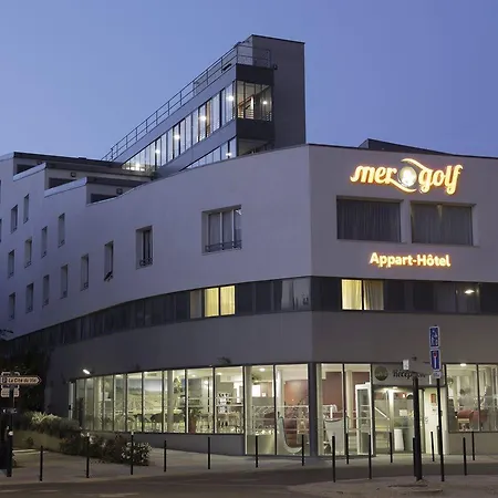 And Golf Bassins A Flot Hotel