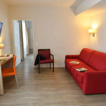 And Golf Bassins A Flot Hotel