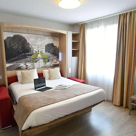 Hotel And Golf Bassins A Flot Bordeaux