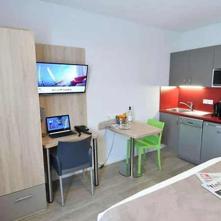 And Golf Bassins A Flot Hotel Bordeaux