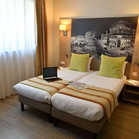 And Golf Bassins A Flot Hotel Bordeaux