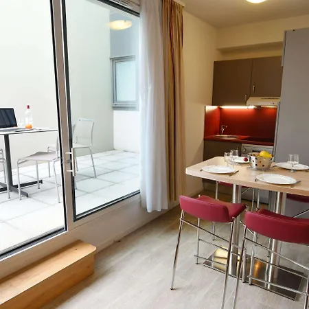 Hotel And Golf Bassins A Flot Bordeaux