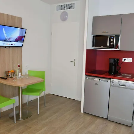 Hotel And Golf Bassins A Flot 3*