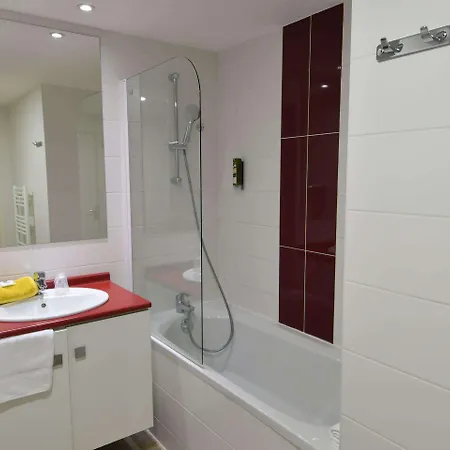 And Golf Bassins A Flot Hotel Bordeaux