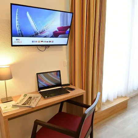And Golf Bassins A Flot Hotel Bordeaux