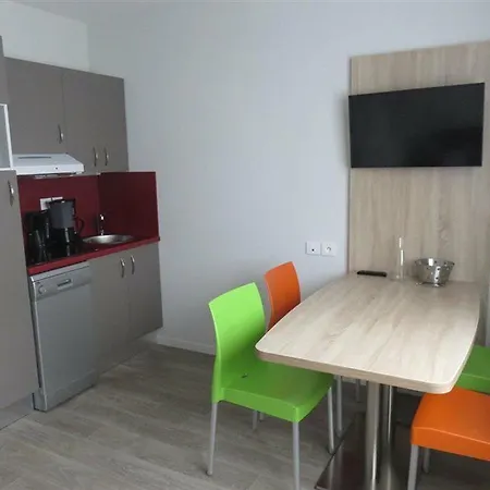 Hotel And Golf Bassins A Flot 3*